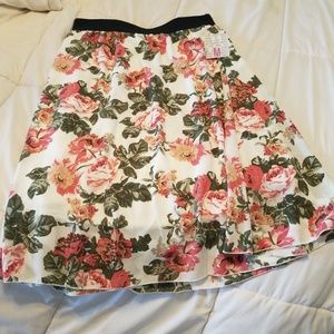 Lularoe M floral Lola skirt